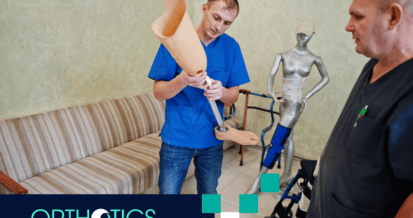 A prosthetist talking to an amputee about customizing prosthetics